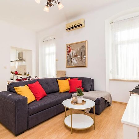Apartman Lussi Пула Екстериор снимка
