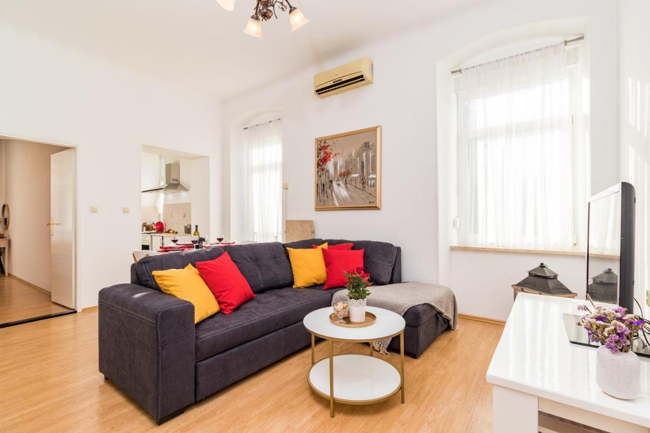 Apartman Lussi Пула Екстериор снимка