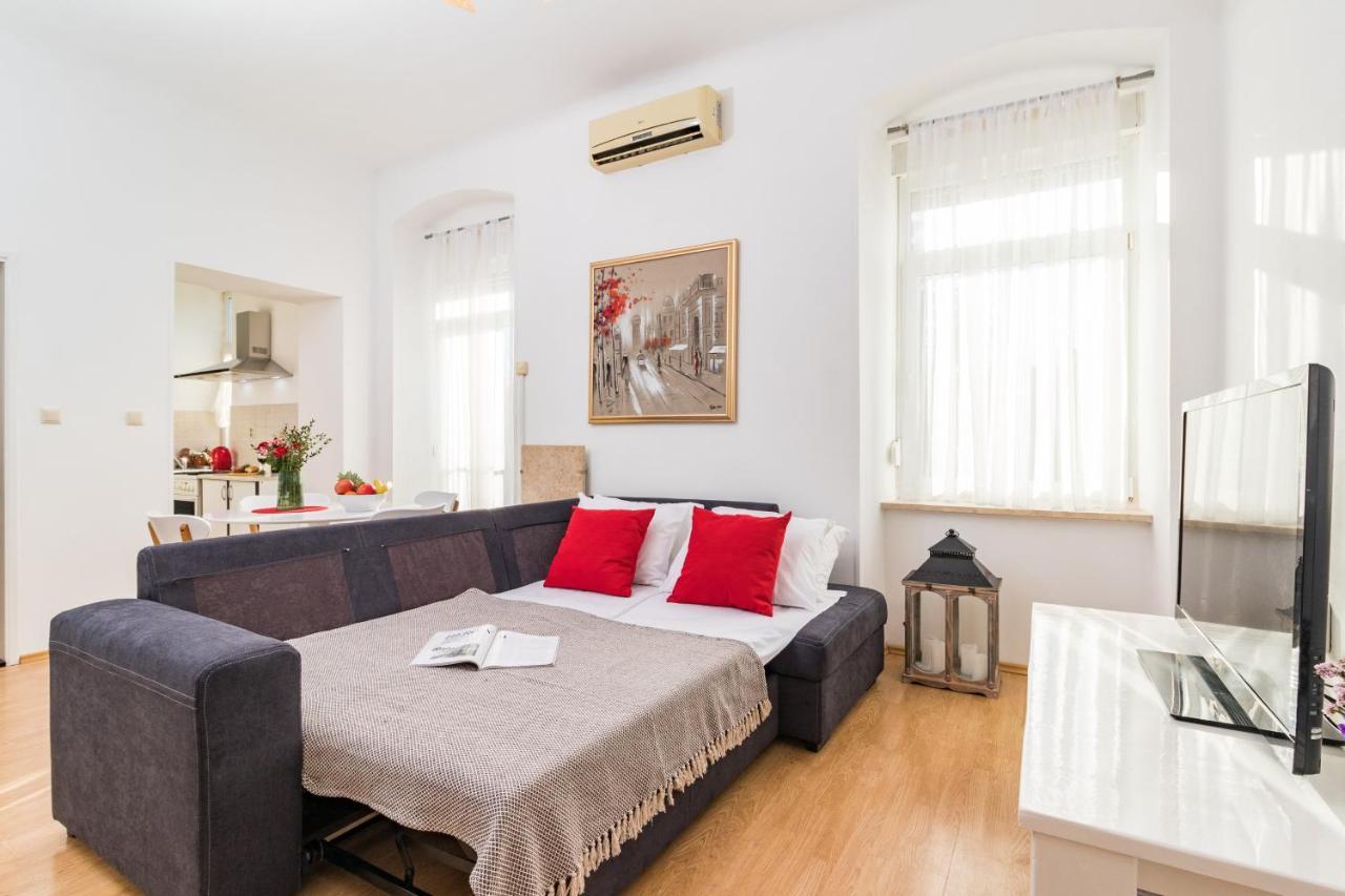 Apartman Lussi Пула Екстериор снимка