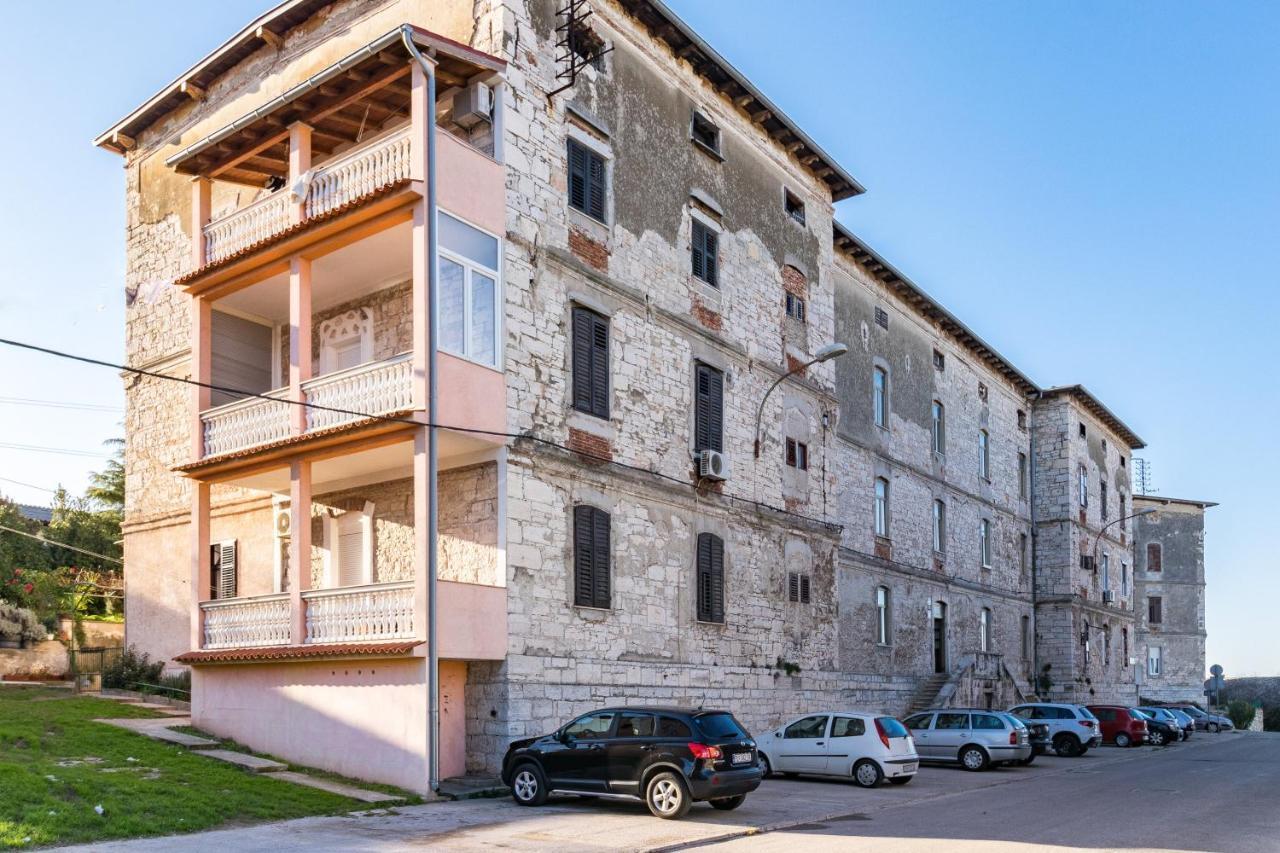 Apartman Lussi Пула Екстериор снимка