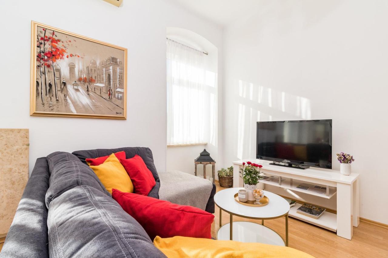 Apartman Lussi Пула Екстериор снимка