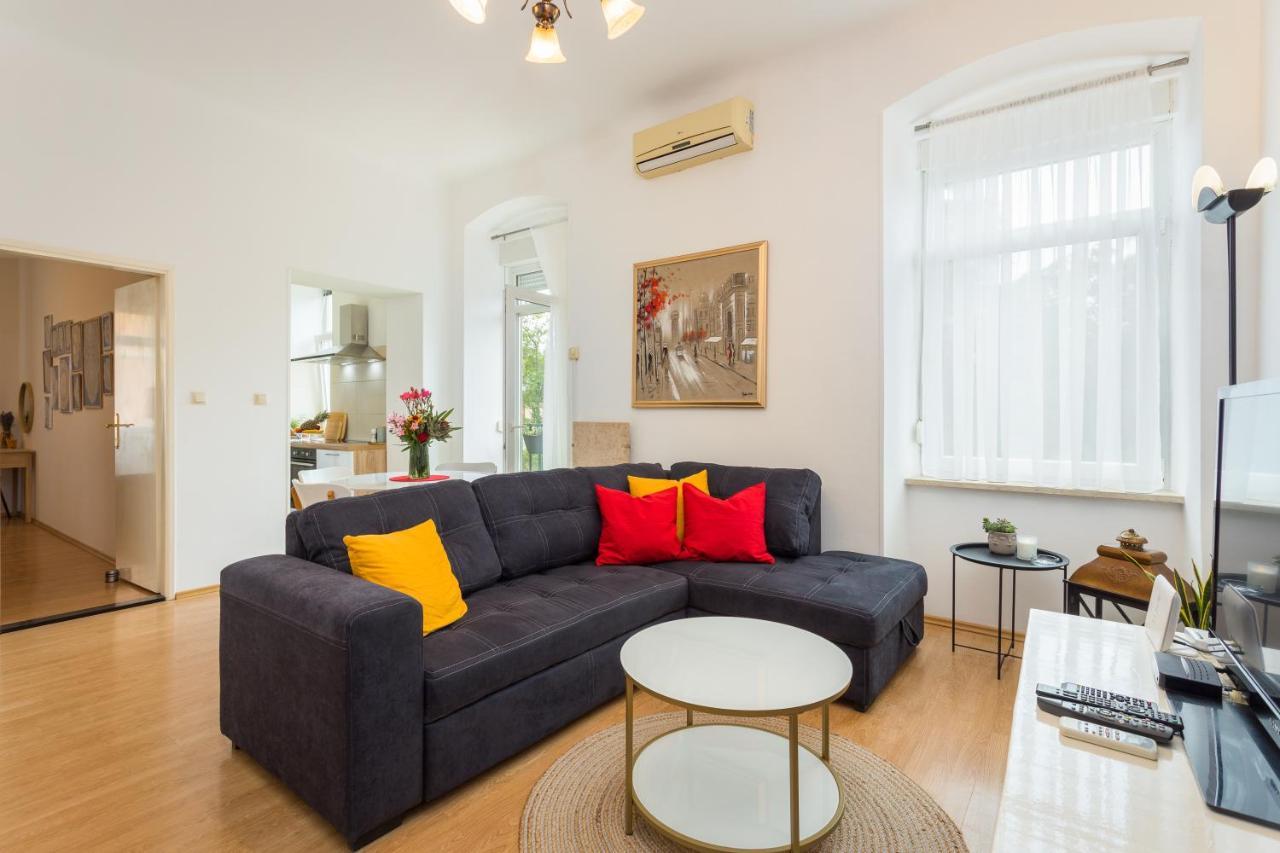 Apartman Lussi Пула Екстериор снимка